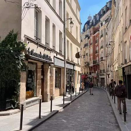 Appartamento Charming Two Bedroom At Notre - Dame
