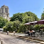 Charming Two Bedroom Suite At Notre - Dame