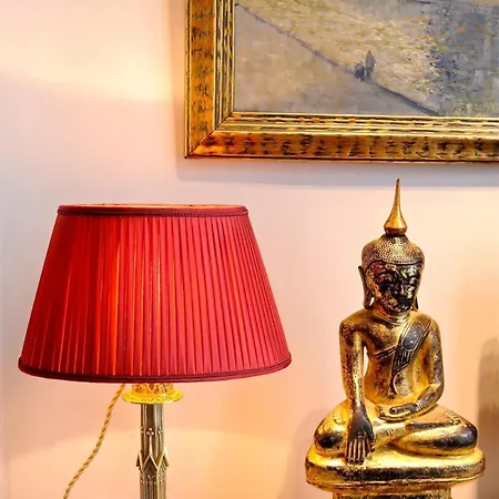Charming Two Bedroom At Notre - Dame Apartment