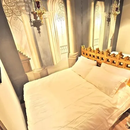 Charming Two Bedroom At Notre - Dame Apartment