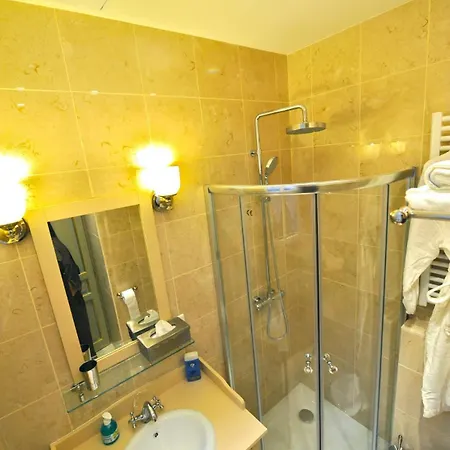 Apartment Charming Two Bedroom At Notre - Dame Paris